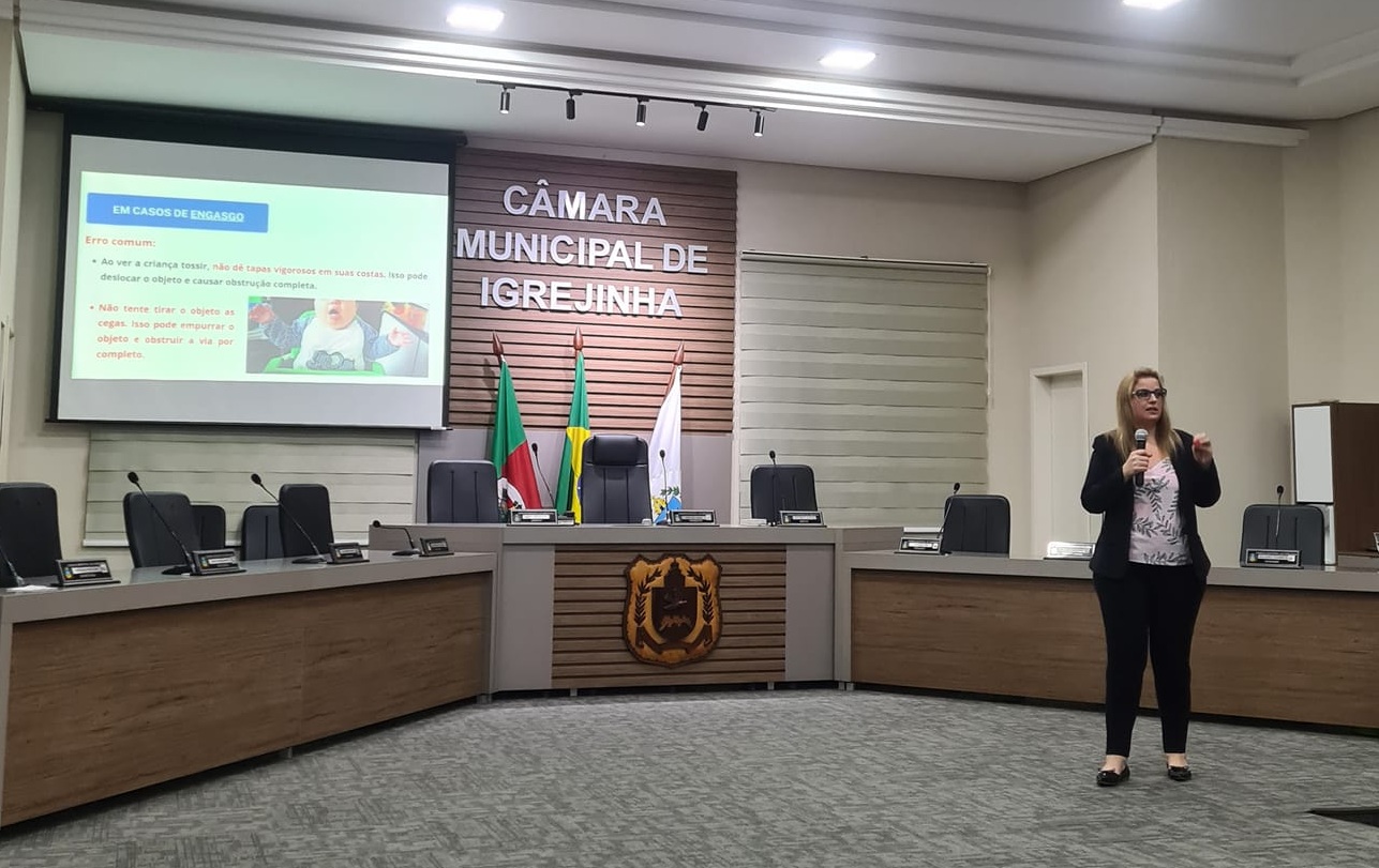 Igrejinha realiza capacitação de 'Noções de Primeiros Socorros' para professores e funcionários da rede escolar