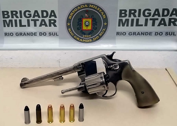 Homem é preso por posse ilegal de arma de fogo em Três Coroas