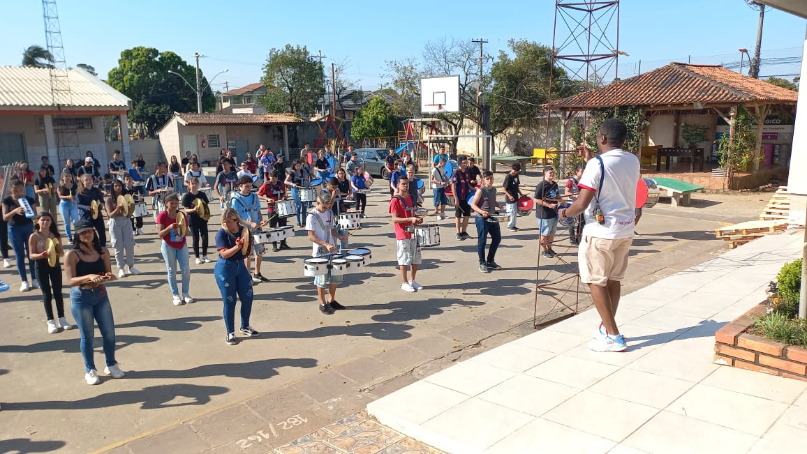 Musicalidade e valores humanos são temas ensinados aos integrantes das bandas marciais de Taquara