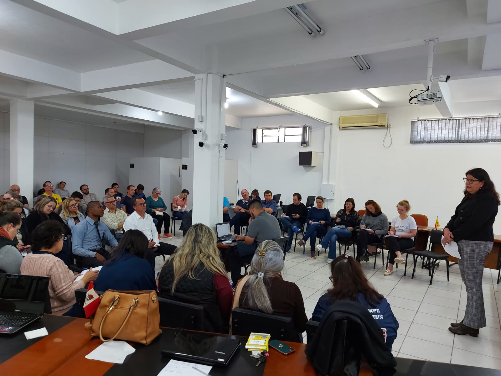 Secretaria de Educação de Rolante realiza reunião para organizar o Desfile Cívico deste ano