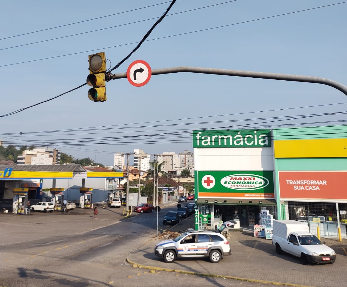 Diretoria de Trânsito de Taquara substitui placas de sinalização na avenida Sebastião Amoretti