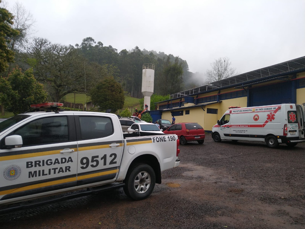 Homem não consegue descer do telhado de empresa e é detido por furto em Três Coroas