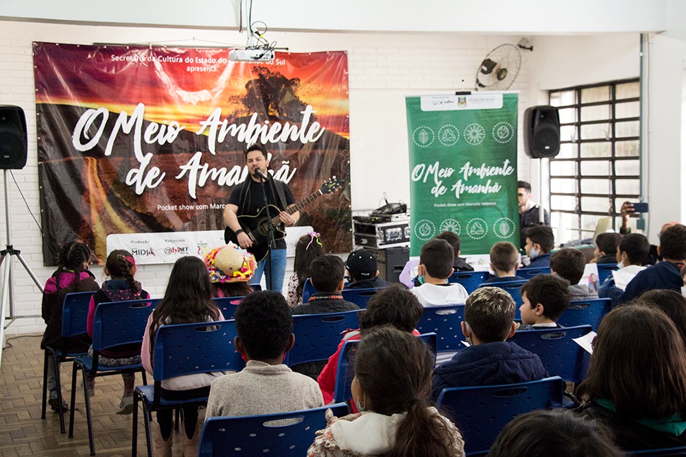 Estudantes de Taquara recebem palestra musical voltada à proteção ambiental