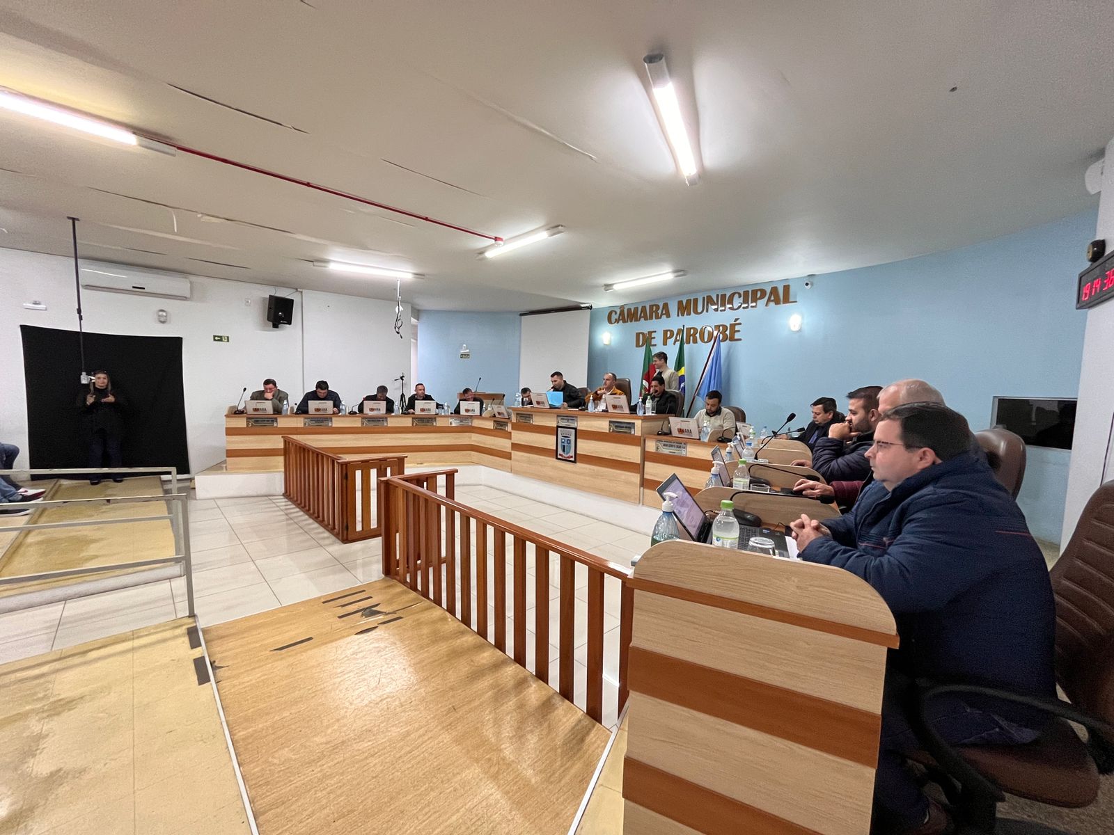 Dia da Alimentação Escolar e regulação de fios e cabos são projetos aprovados pelos vereadores de Parobé