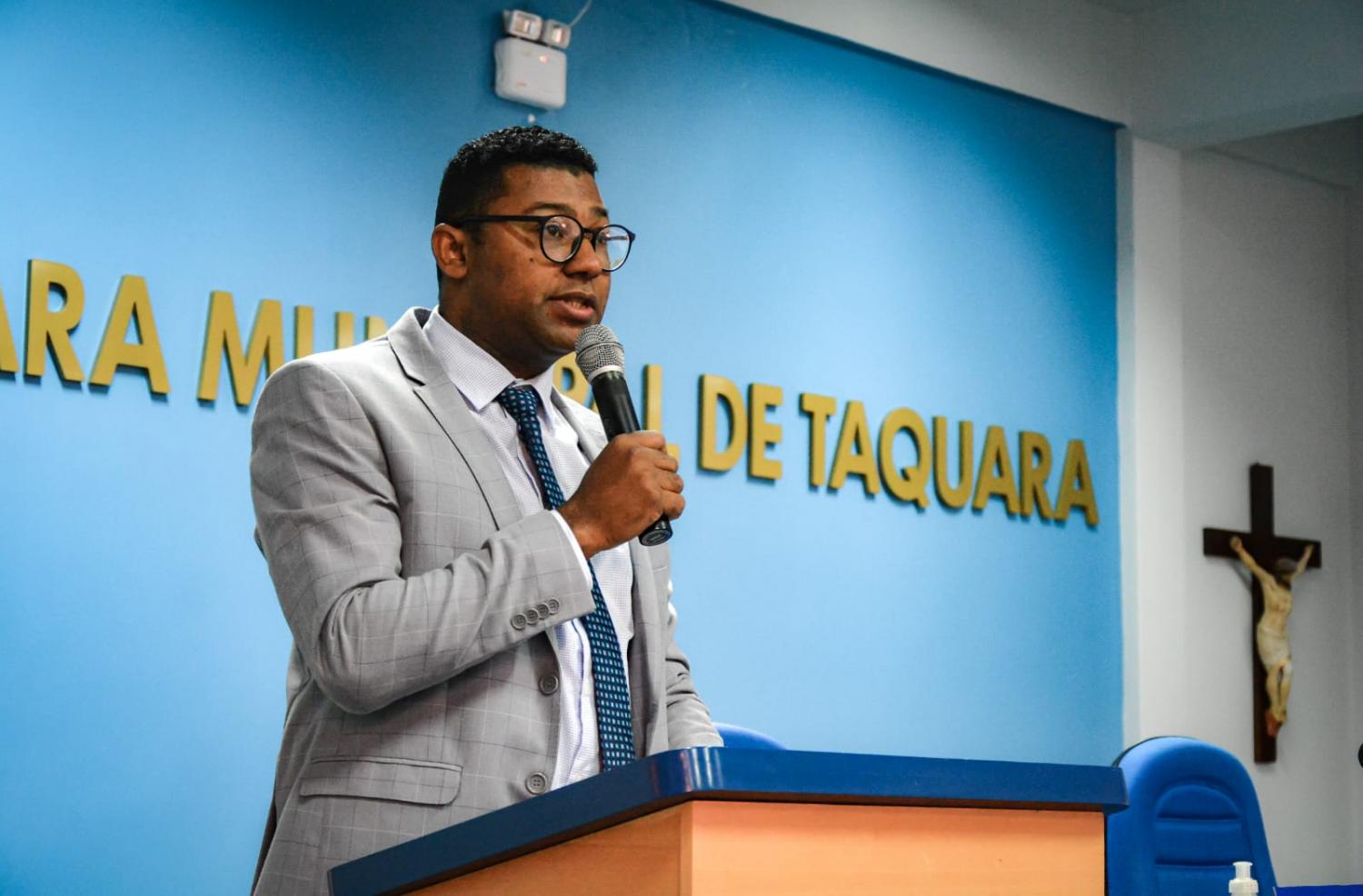 Jussiê Teixeira toma posse como vereador em Taquara