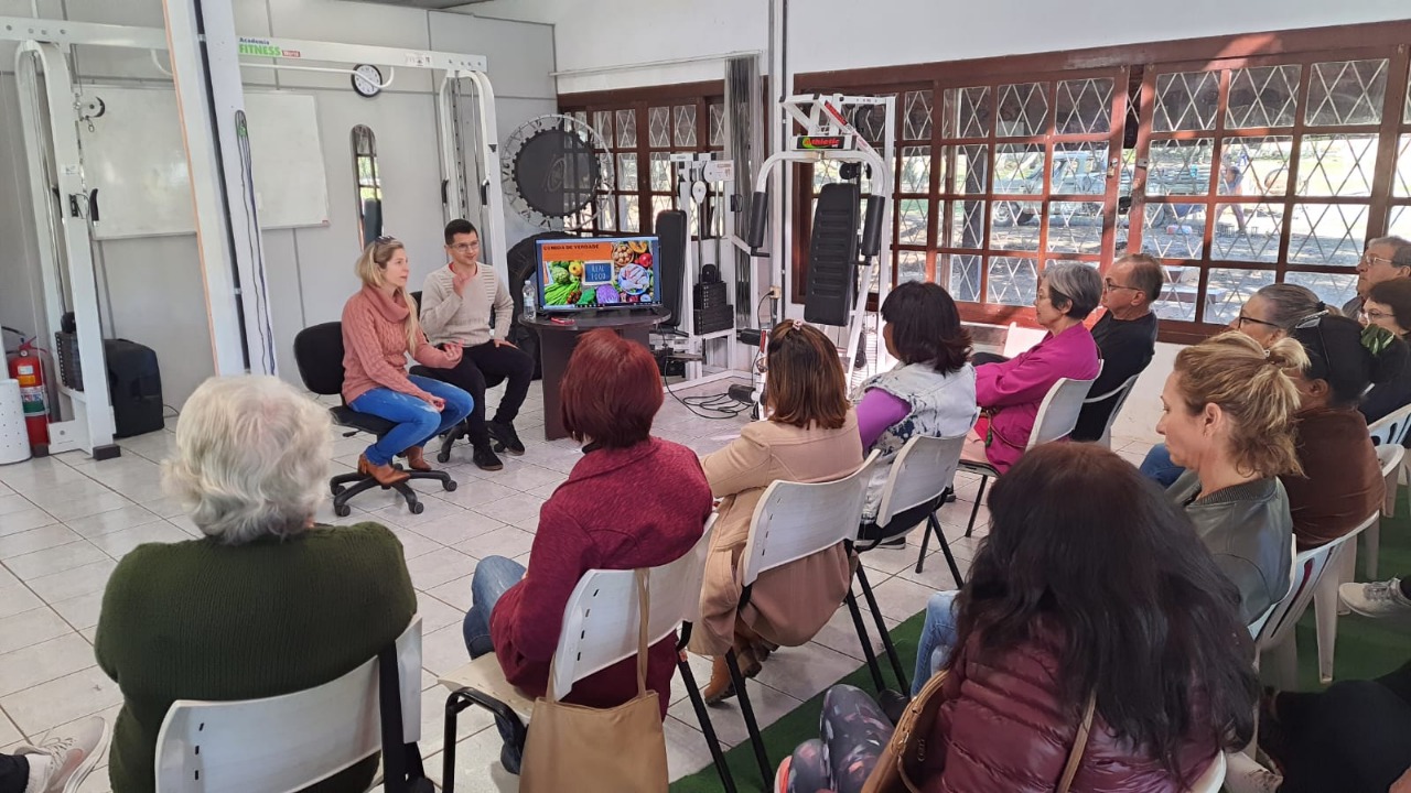 Alunos da academia do Parque do Trabalhador de Taquara recebem palestra sobre alimentação saudável