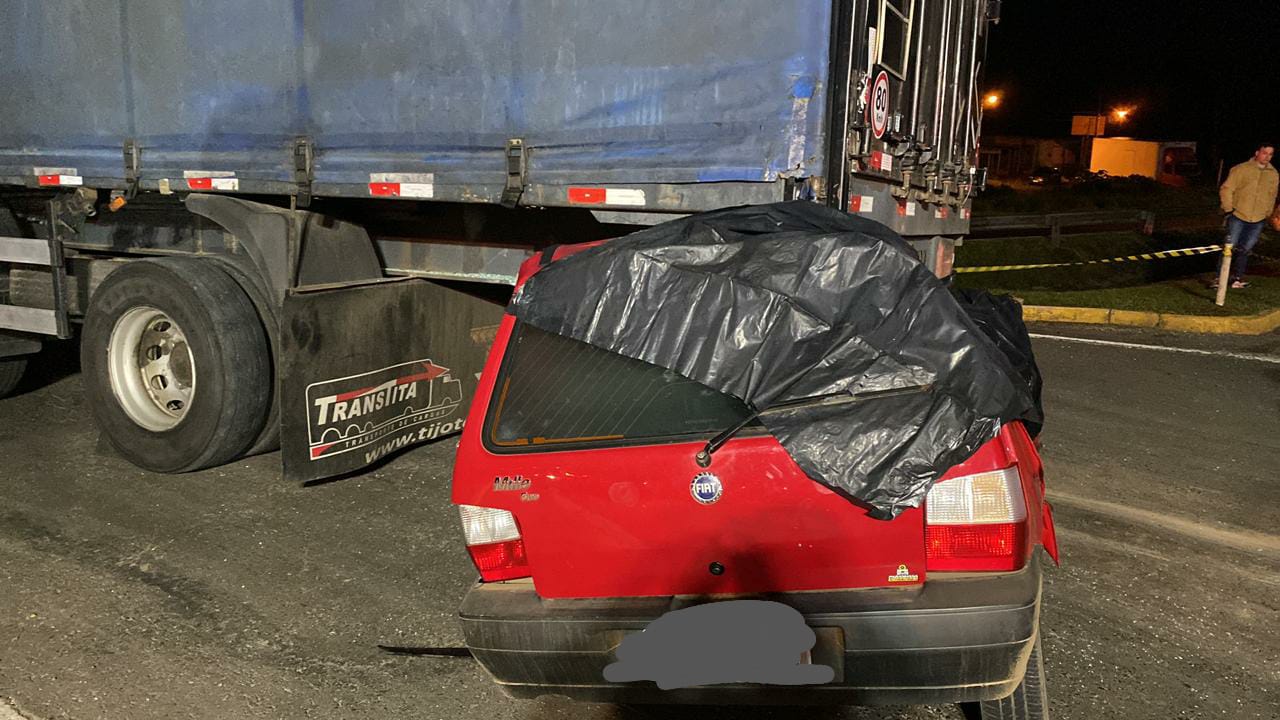 Identificado condutor do carro que morreu após bater na traseira de caminhão na ERS-115