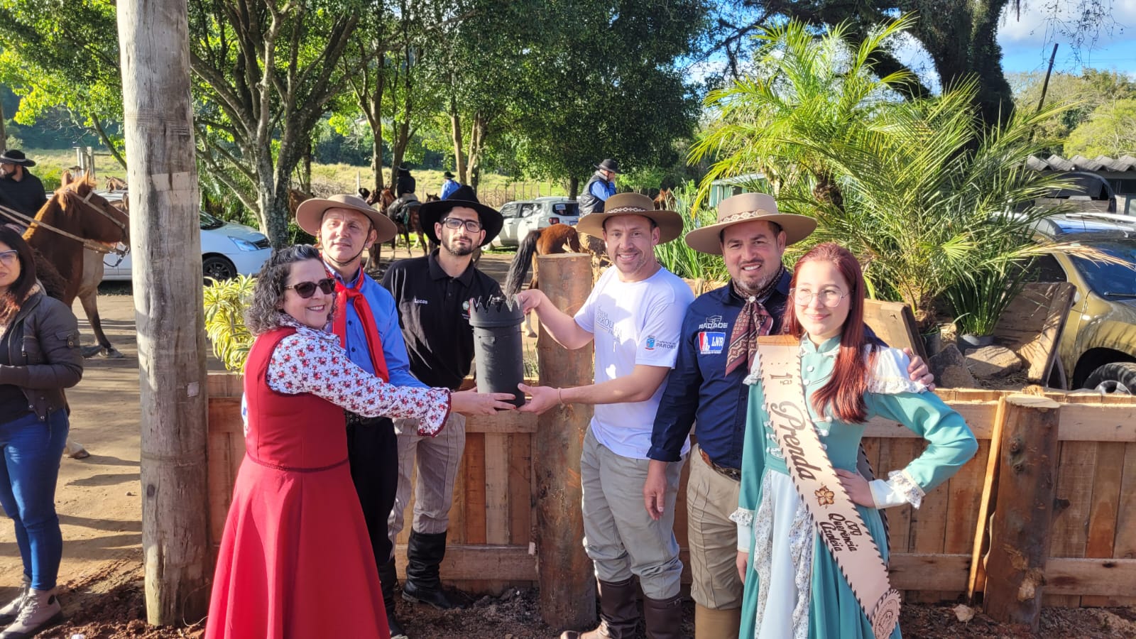 Chama Crioula é acessa em Parobé e marca início das celebrações da Semana Farroupilha