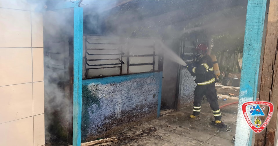 Imóvel é consumido pelo fogo em Igrejinha
