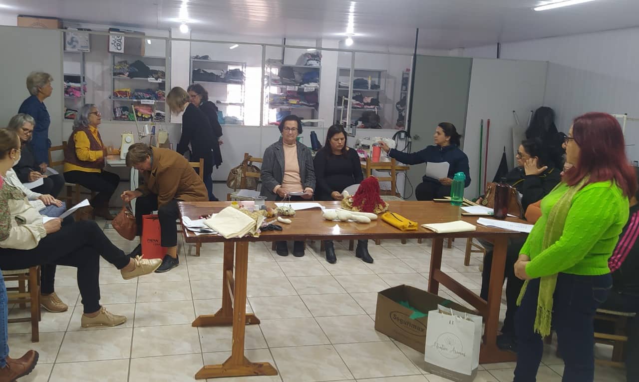 Programa Gaúcho de Artesanato promove oficina para artesãos de Rolante