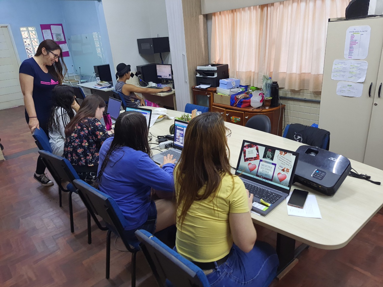 Alunos da oficina de mídias digitais do Lar Padilha em Taquara recebem certificados de conclusão