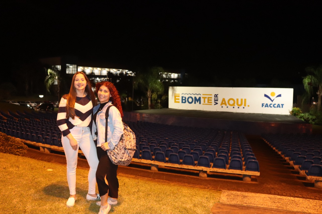 Jovens acolhidas na Moradia República do Lar Padilha recebem bolsas de estudo da Faccat