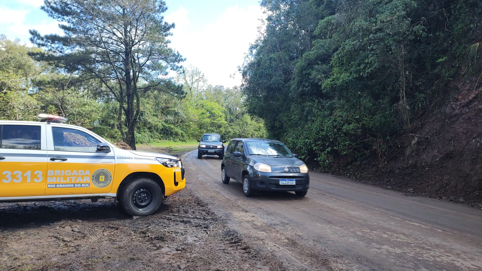 Trânsito na ERS-020 é liberado após limpeza da pista em São Francisco de Paula