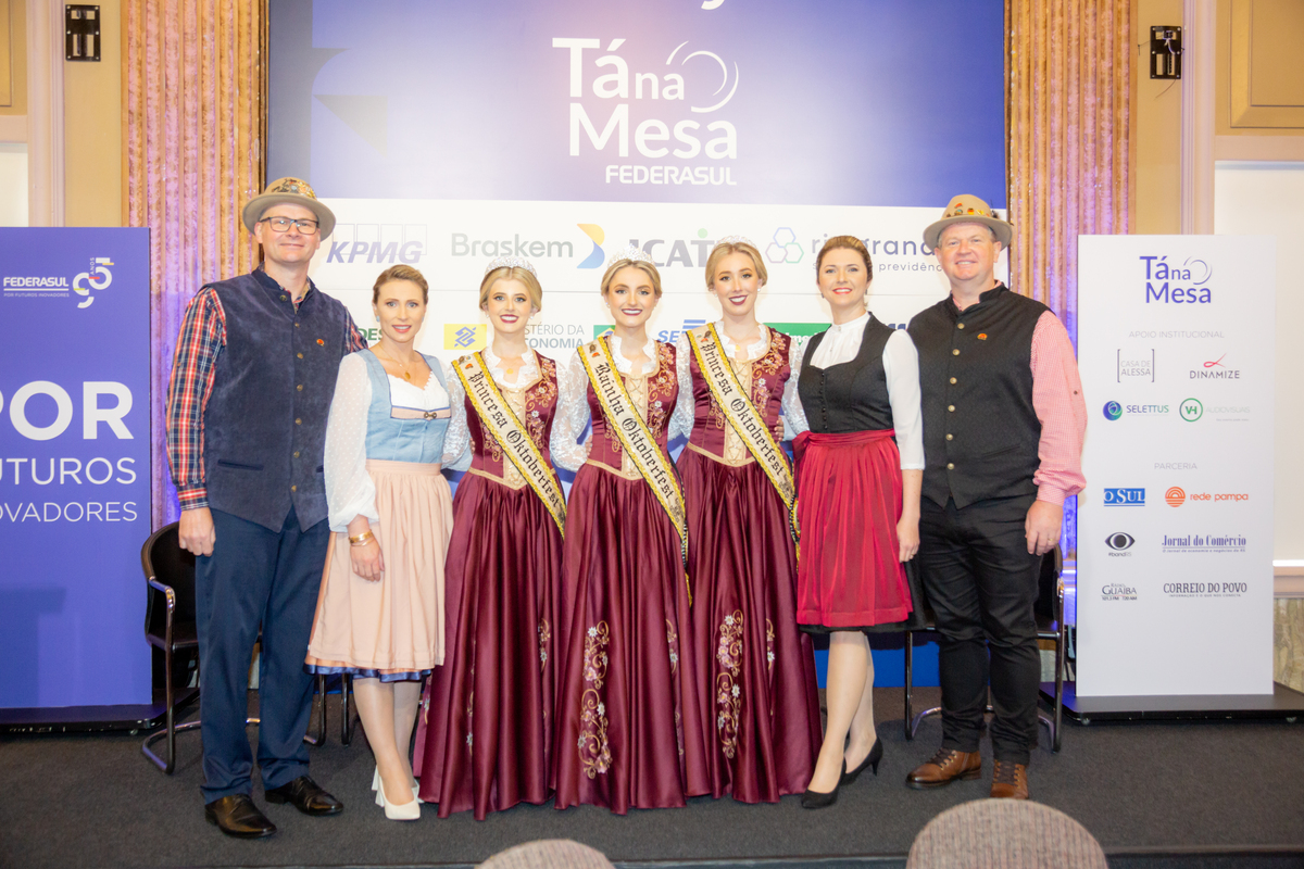 Comitiva da 33ª Oktoberfest de Igrejinha cumpre agenda na capital