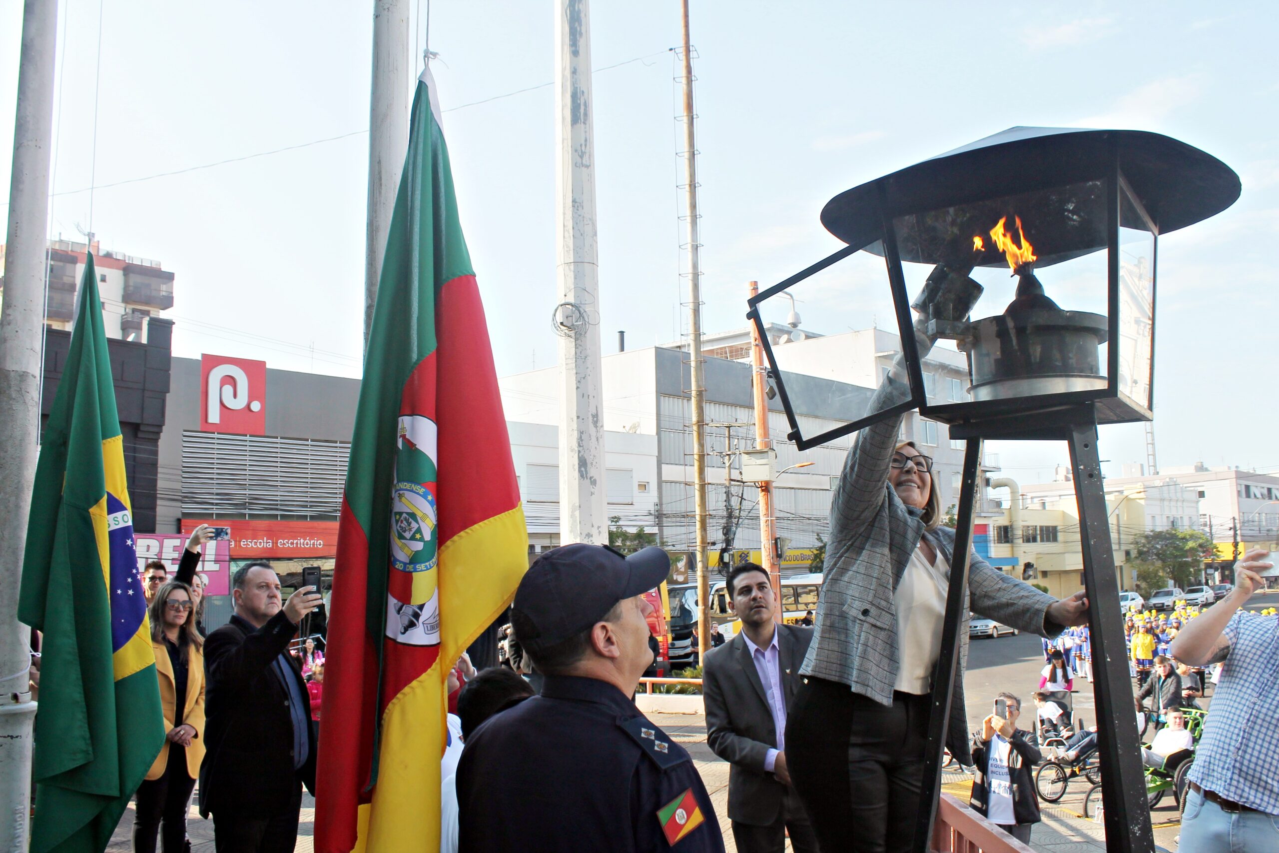 Acendimento do Fogo Simbólico dá início a programação da Semana da Pátria em Taquara