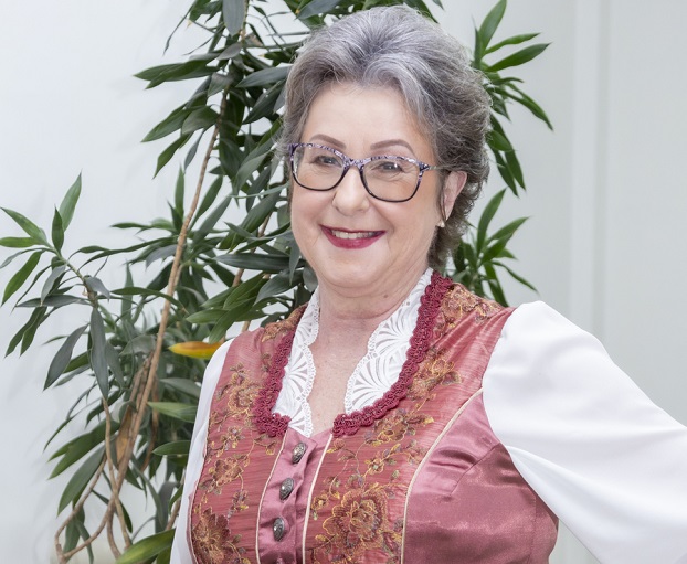 Seniorin da Oktoberfest de Igrejinha apresenta traje oficial