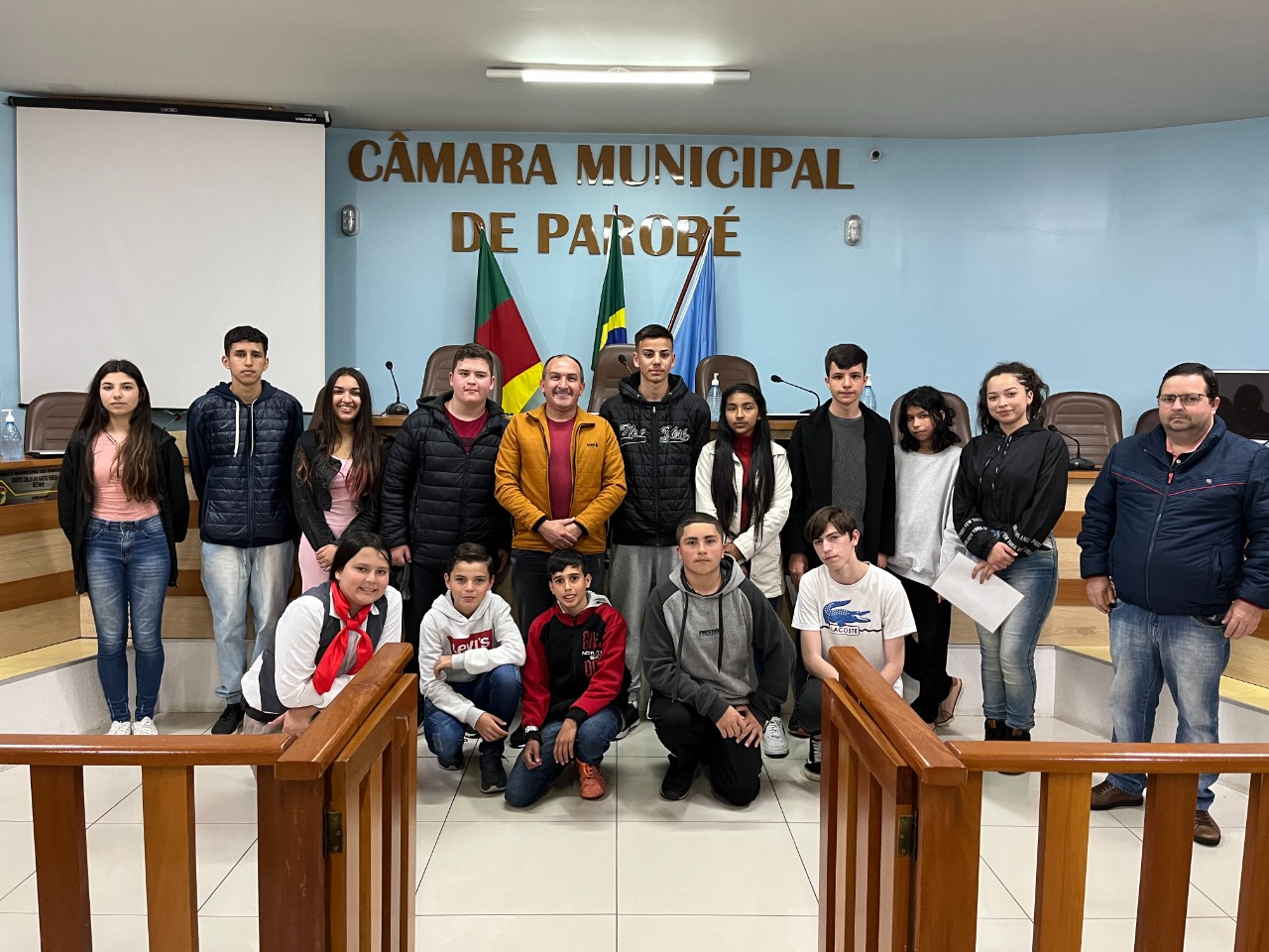 Vereadores mirins visitam Legislativo de Parobé