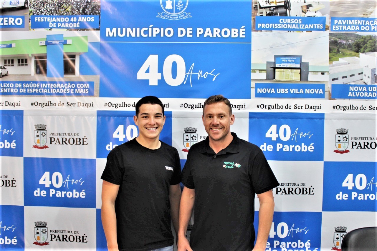 Vice-campeão do Brasileiro de Motocross é recebido na prefeitura de Parobé