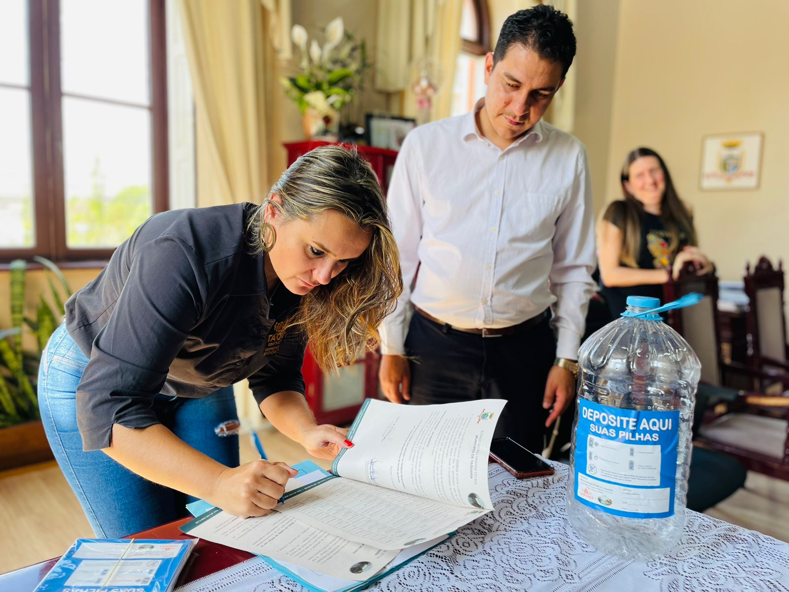 Prefeitura de Taquara assina termo de parceria para coleta de pilhas em escolas municipais