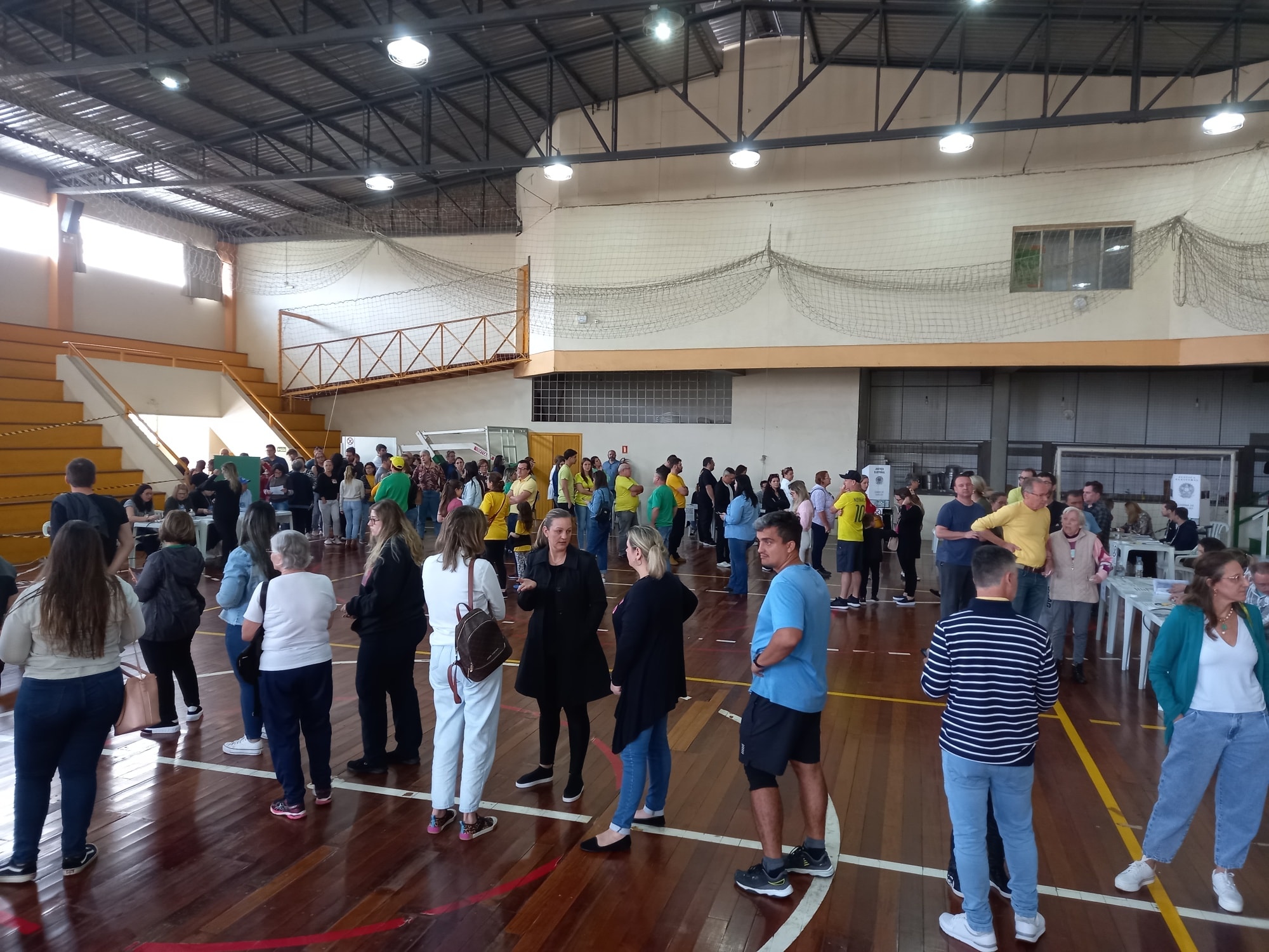 Votação na região transcorre com tranquilidade e formação de filas