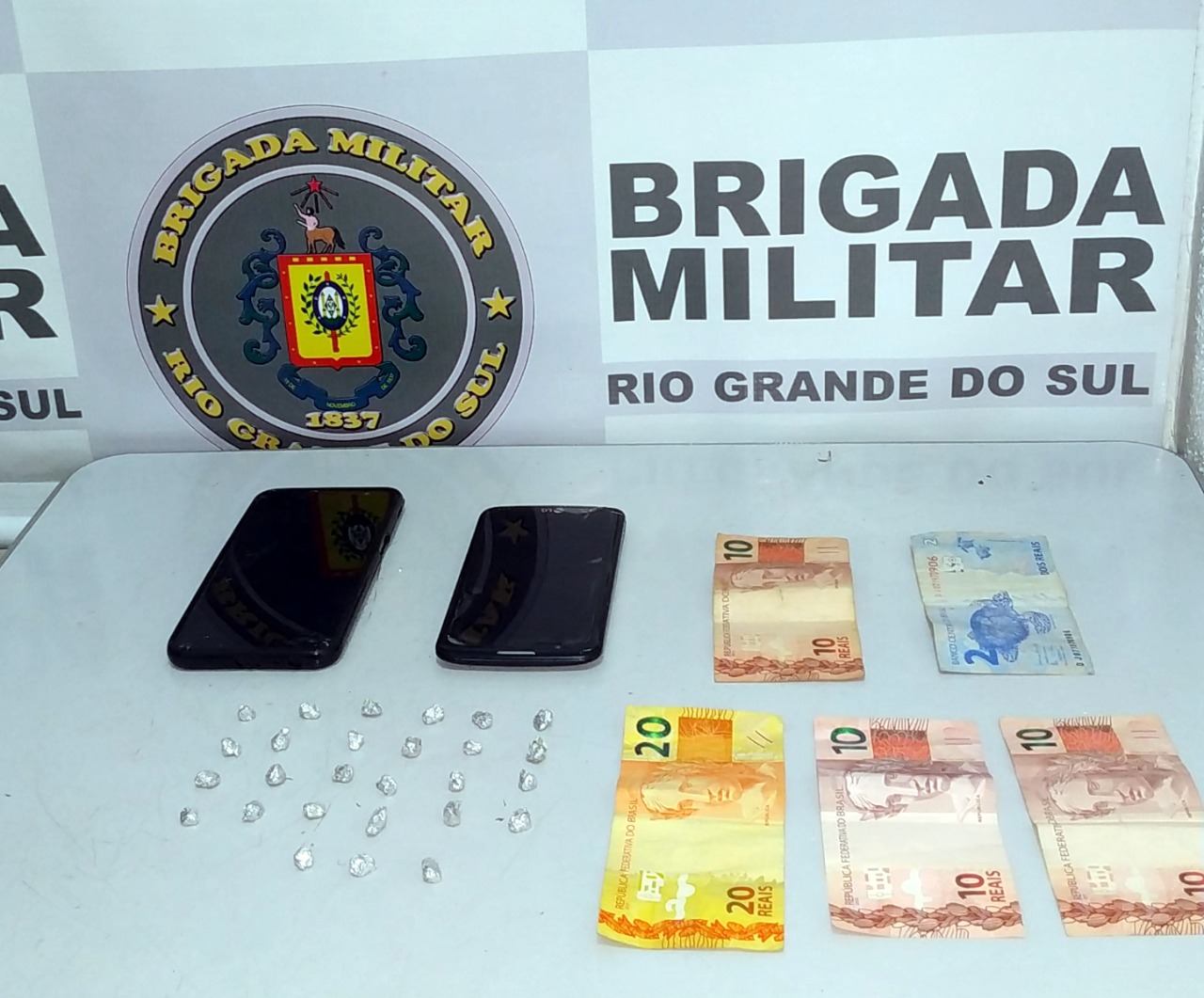 Homem é flagrado com 27 pedras de crack em Três Coroas