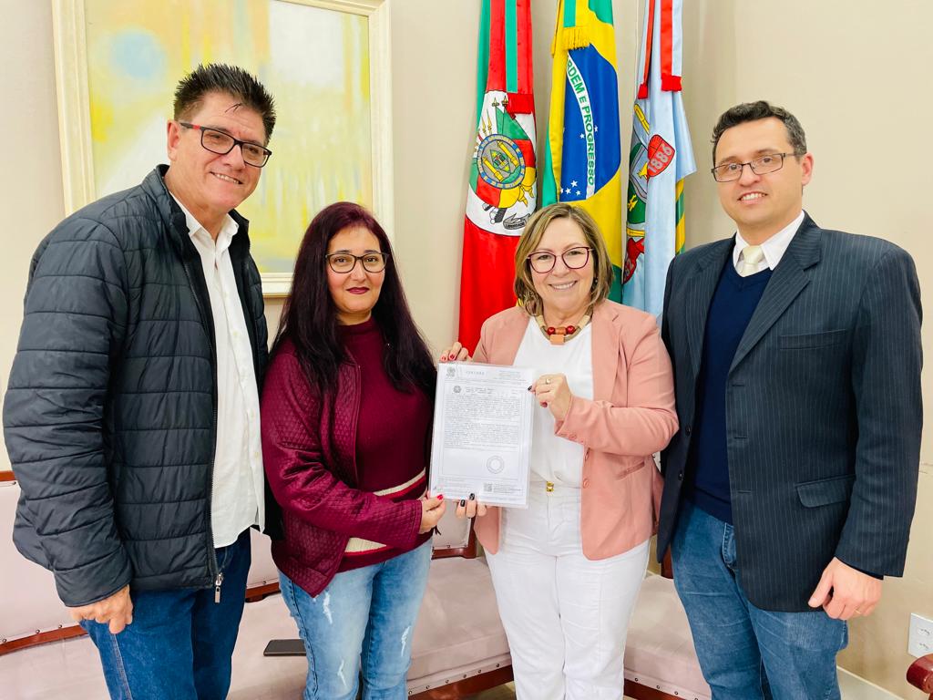 Prefeitura de Taquara inicia entrega de matrículas regularizadas aos moradores do bairro Empresa