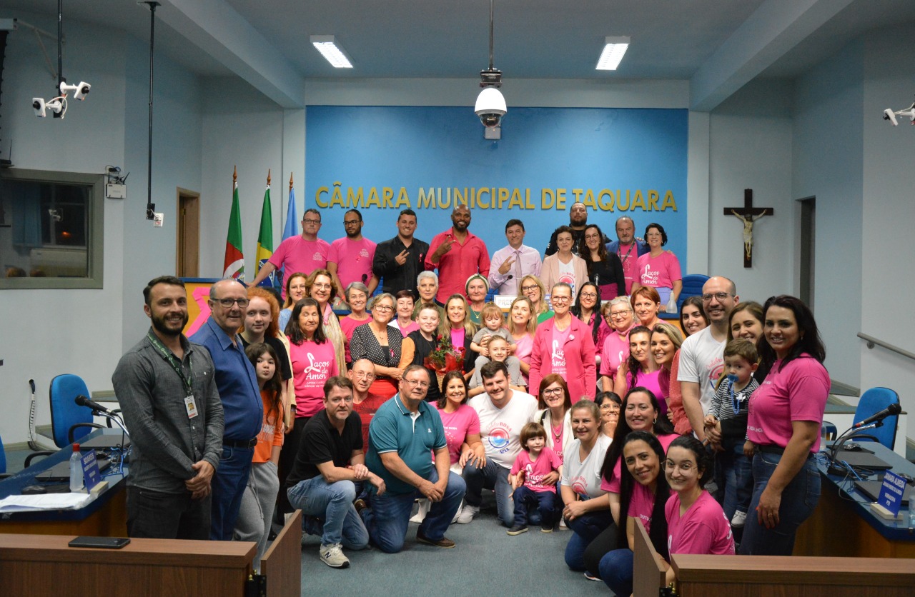 Homenagem "Laço Rosa à Mulher Vitoriosa" é promovida na Câmara de Vereadores de Taquara