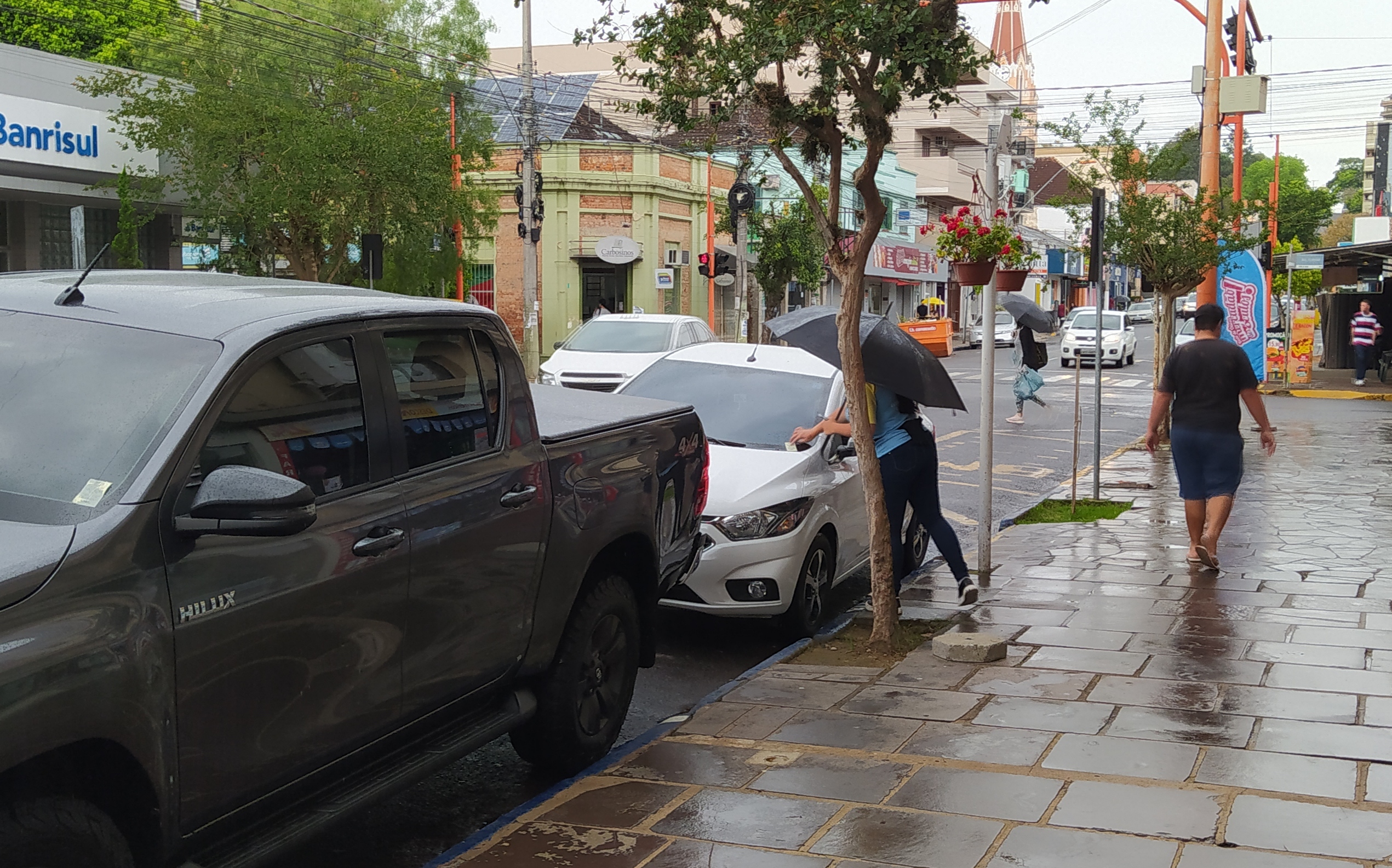 Cobranças da zona azul geram controvérsia em Taquara: “Estão prejudicando o comércio”, dizem comerciantes