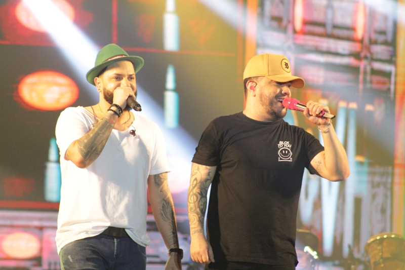 Sucessos de Diego & Victor Hugo embalam público da 33ª Oktoberfest de Igrejinha - VEJA FOTOS