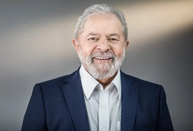 Luiz Inácio Lula da Silva é eleito como presidente do Brasil