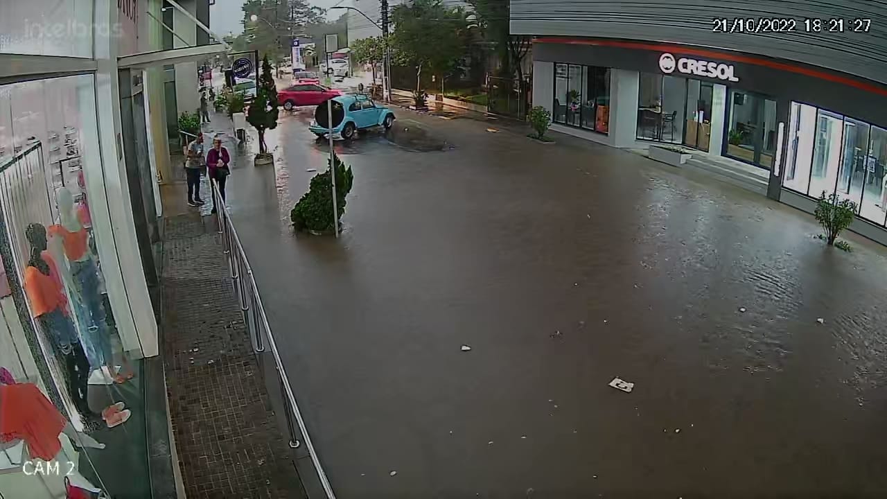 Temporal volta a causar alagamentos em Taquara