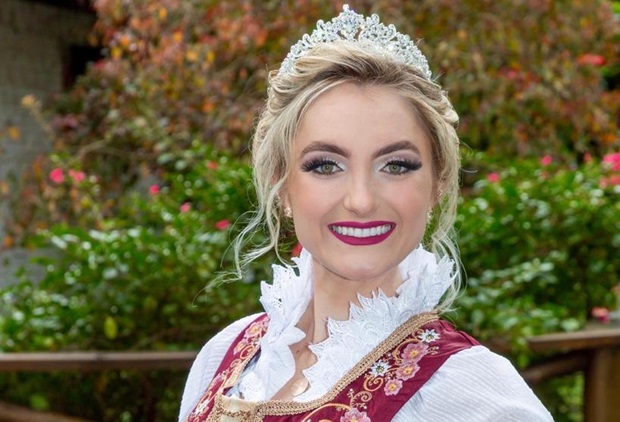 Conheça Raíssa Mirella Schäfer, a rainha da 33ª Oktoberfest de Igrejinha