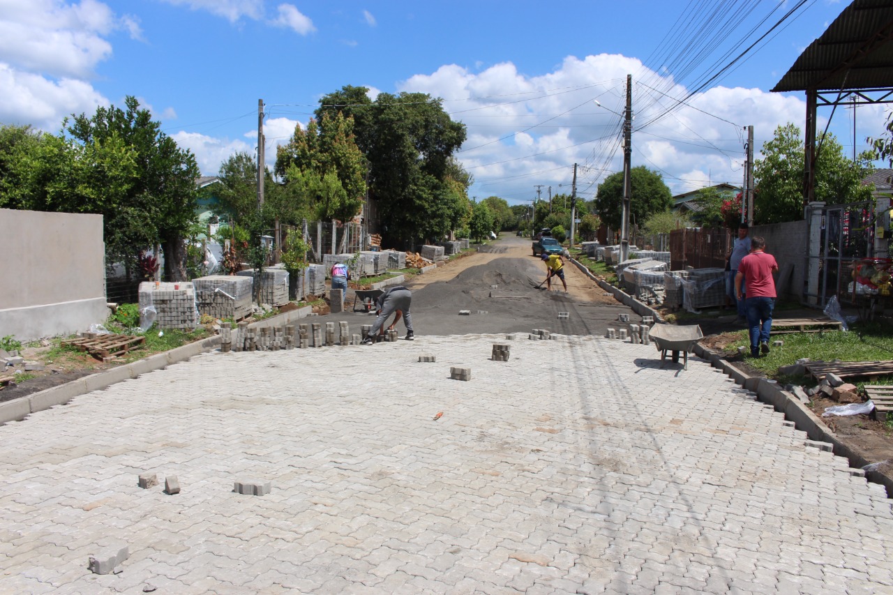 Prefeitura realiza pavimentação das ruas 13 de Maio e Cerejeira em Parobé