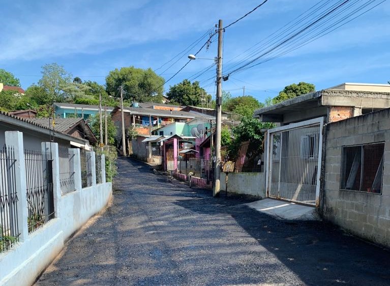 Duas ruas do bairro Cohab em Parobé estão sendo pavimentadas