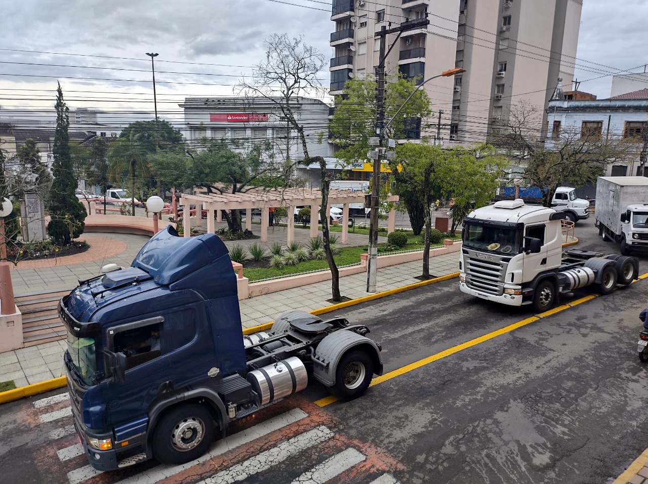 Carreata protesta contra suposta fraude na eleição de diretoria da Associação dos Motoristas de Taquara