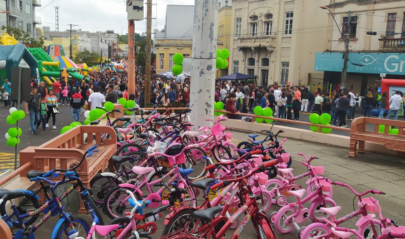 1º Dia das Crianças da Integração reúne milhares de pessoas no Centro em Taquara