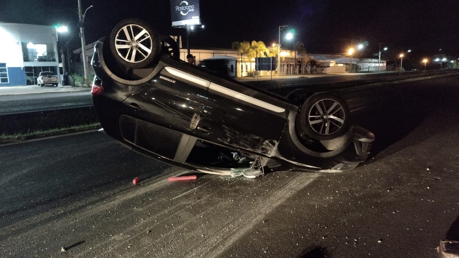Após celebrar casamento, padre perde controle e capota veículo na ERS-239 em Parobé