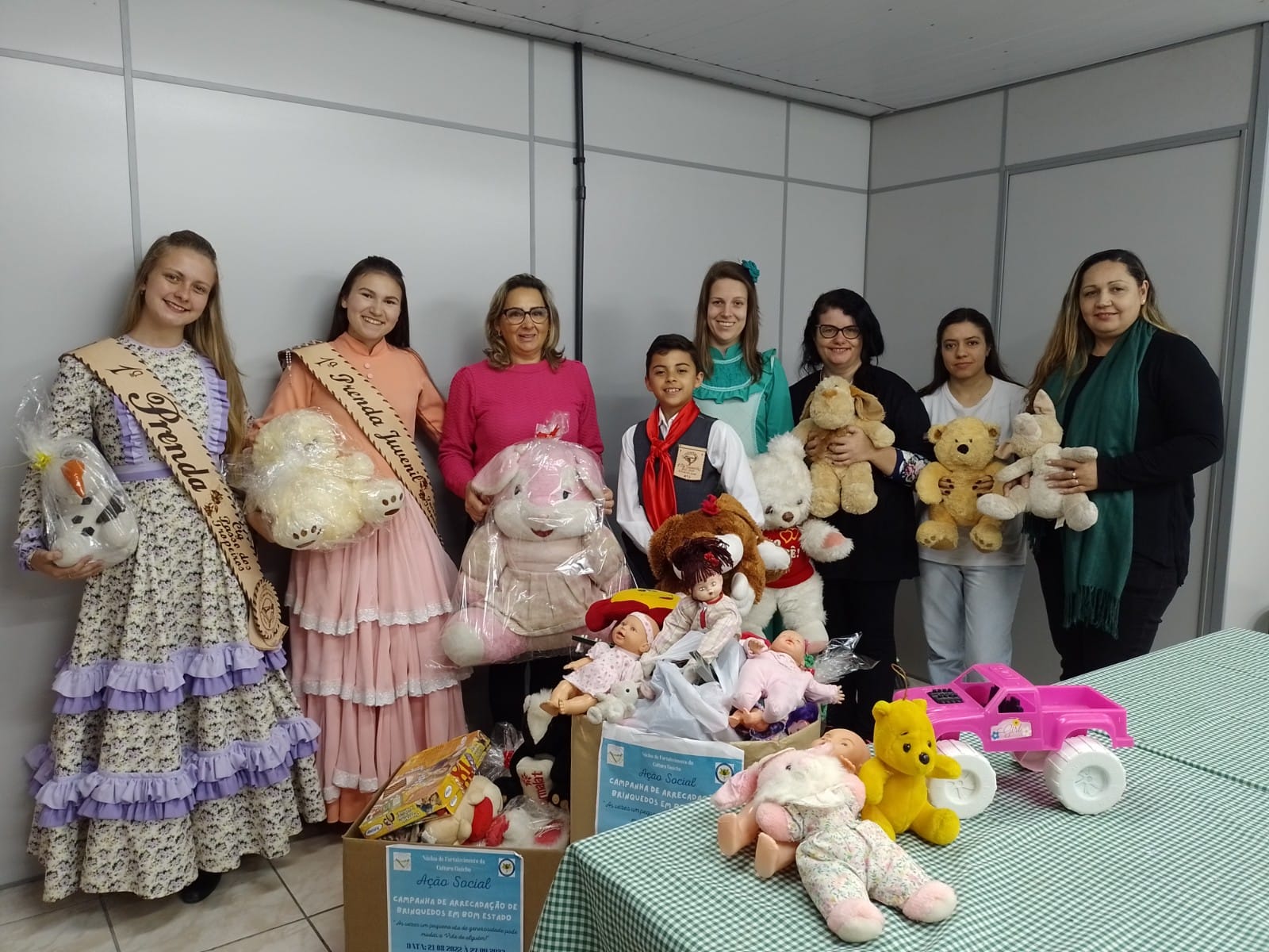 CTG Passo dos Tropeiros doa brinquedos para a Secretaria de Desenvolvimento Social de Rolante