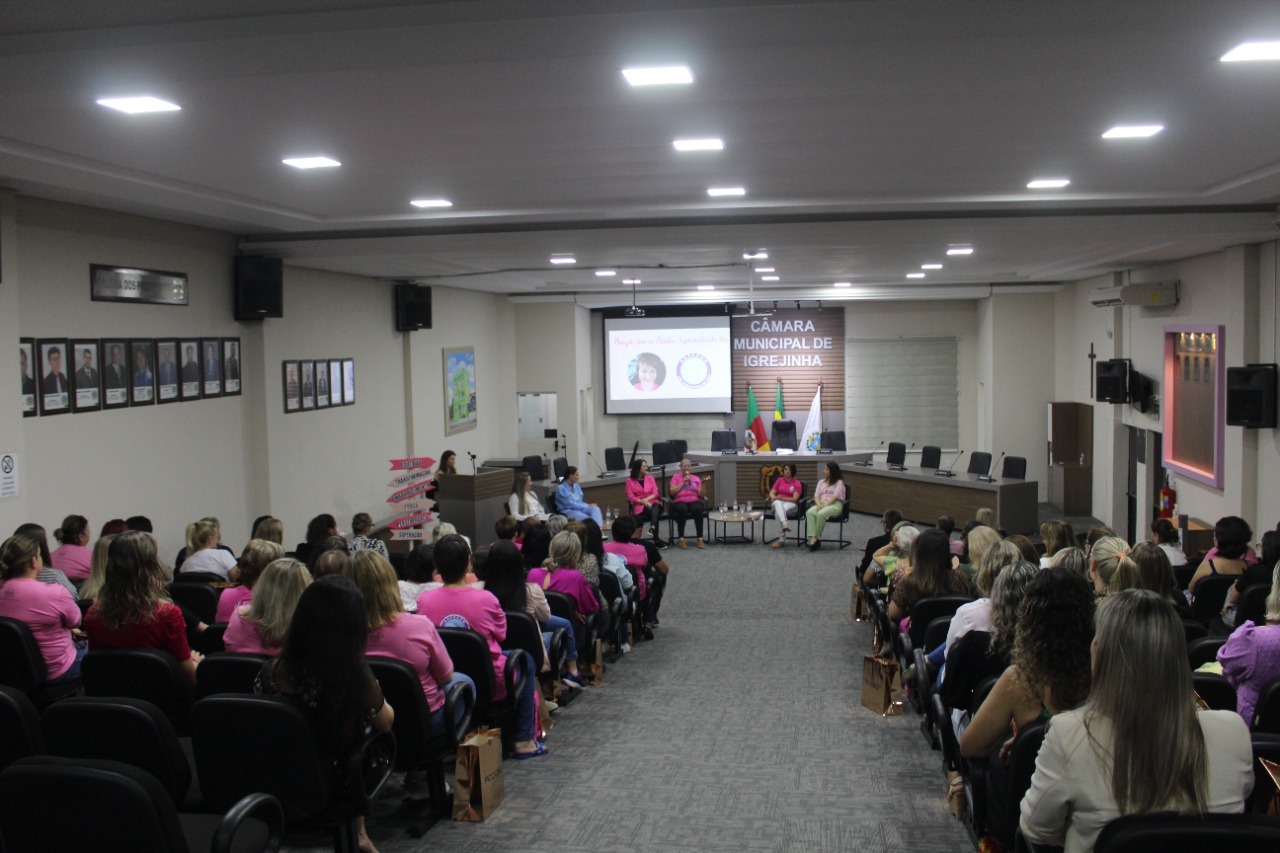 Grande número de participantes prestigia o evento de encerramento do Outubro Rosa em Igrejinha