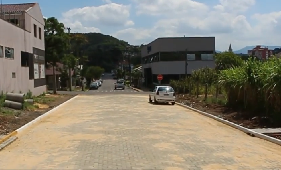 Prefeitura de Parobé conclui pavimentação de trecho da Rua Gustavo Lauck