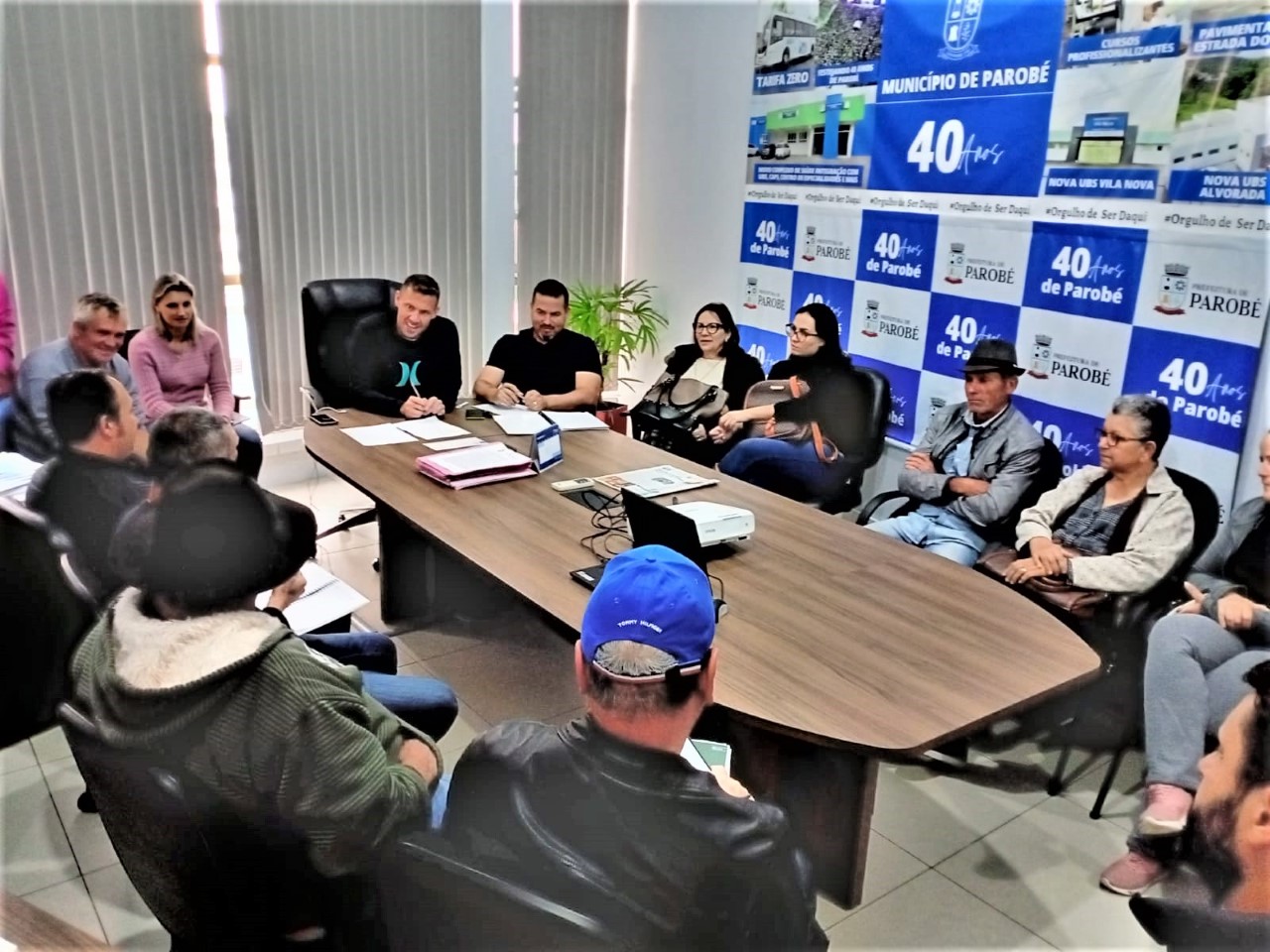 Prefeito de Parobé se reúne com agricultores para ajustar detalhes sobre a 17ª Festa da Melancia