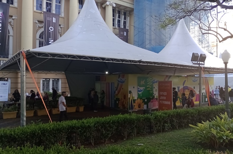 Editora de livros de Taquara participa da Feira do Livro de Porto Alegre