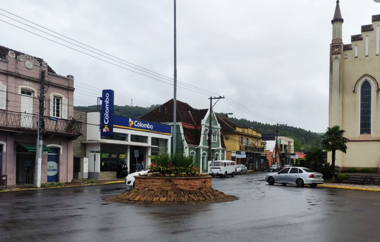 Projeto de revitalização de calçadas ocasiona interrupção do trânsito até sexta-feira em Rolante