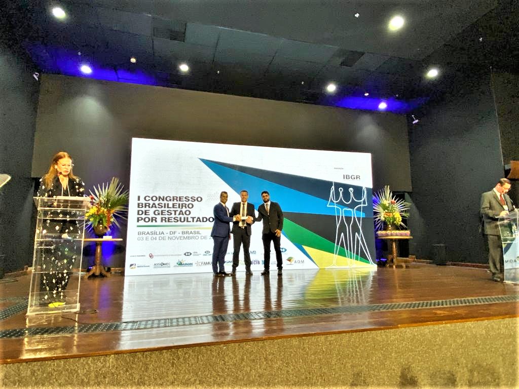 Prefeito de Parobé recebe em Brasília o troféu de 1º lugar no Índice de Governança Municipal do Estado