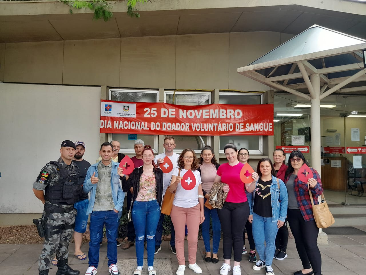 Riozinho leva 15 doadores de sangue até o Hemocentro