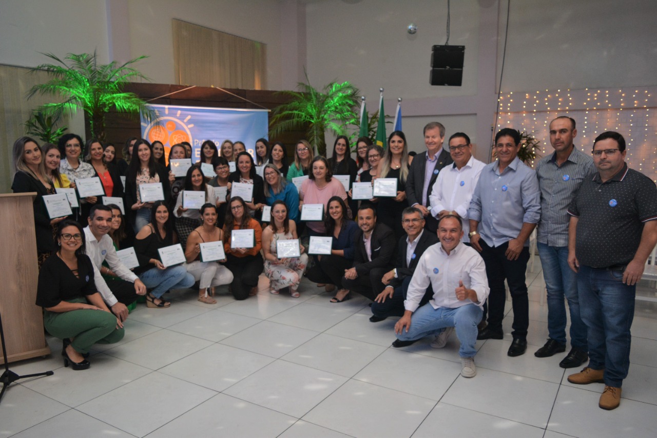 Projeto Educador Nota 10 homenageia 32 professores de Parobé