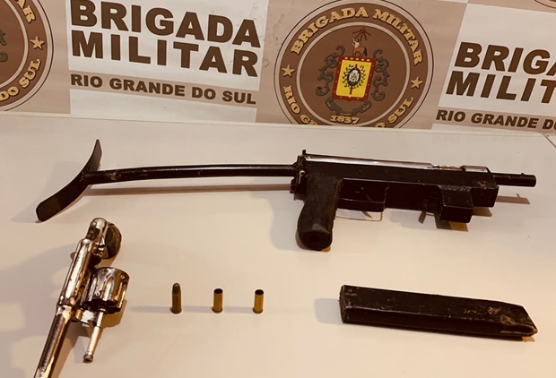 Dois homens são presos por porte ilegal de arma de fogo e tentativa de homicídio em Taquara