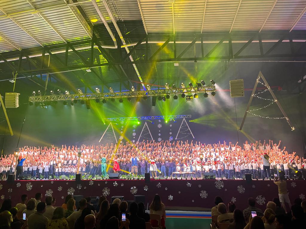 Milhares de pessoas assistem as apresentações da Cantata de Natal do IACS em Taquara