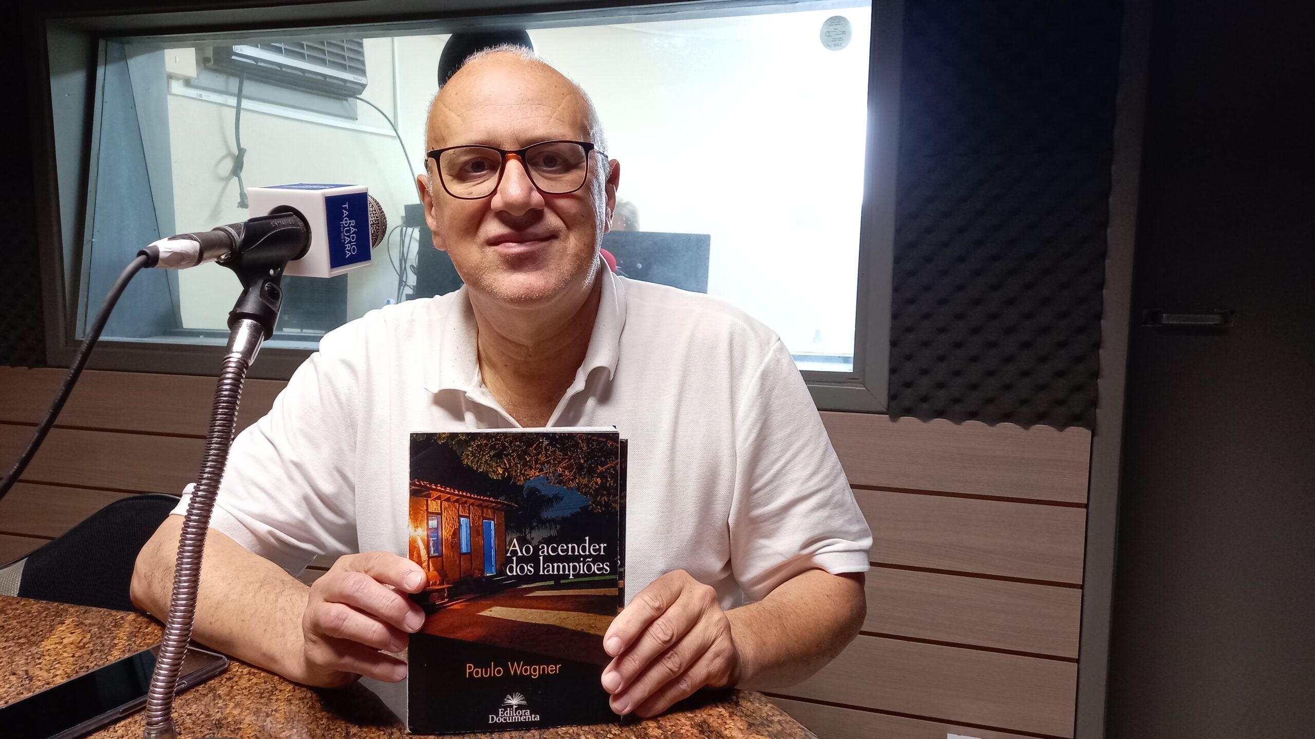 Paulo Wagner lança seu segundo livro em Sarau Cultural na Sociedade 5 de Maio