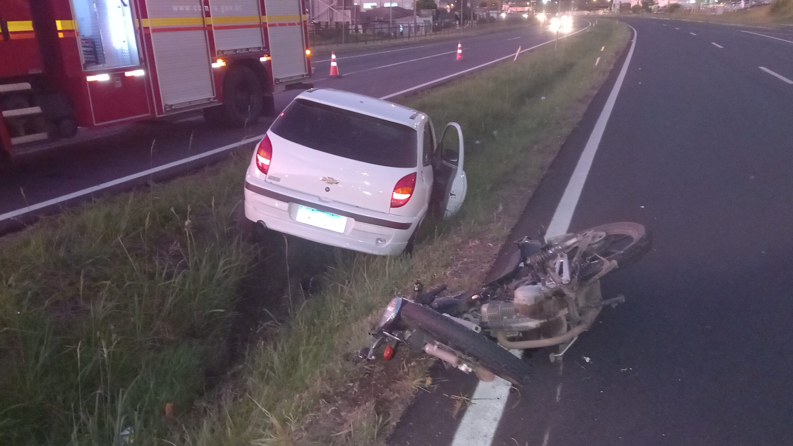 Motociclista sofre ferimentos em acidente na ERS-115
